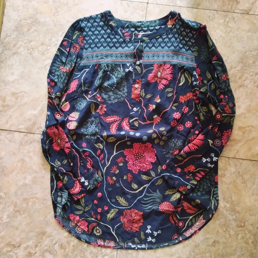 LOFT Long Sleeve Floral Henley blouse, size Small